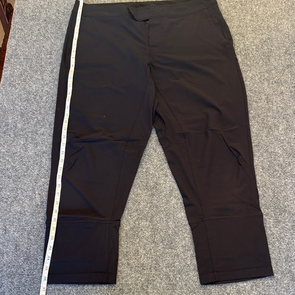 Men's lululemon Black Capri Pants